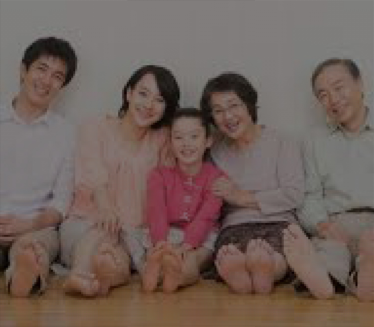 保護者のみなさんと先生方の感動が子供たちの命を喜ばせ笑顔と信頼へとつなげます 感動とは、「感」じたら「動」く。子供たちは大人たち、先生方をよく見ています。誰のことを信じ、誰の言葉を聞くか。皆さんの子供たちへの願いは、自分と周り人の命を大切にして欲しい、命を輝かせて欲しいということであるはずです。「大人や先生方を信じて大丈夫!」「私たちは君たちのドリー夢メーカーだよ!!」このメッセージを、保護者のみなさんや先生方と共に伝えていきます。「命の授業」を通して、愛おしい命をさらに大切に輝かせませんか。
